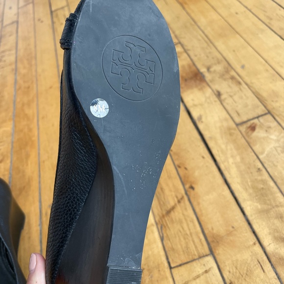 Tory Burch Black Leather Ambrose Logo Embellished Wedge - Picture 4 of 4